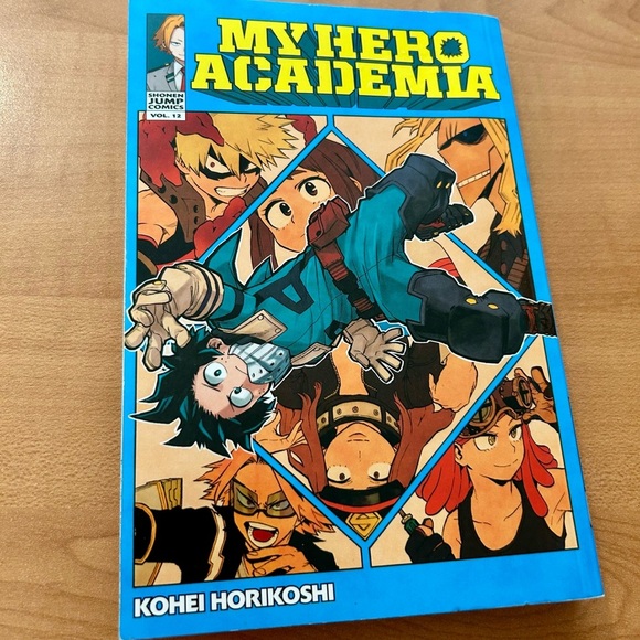 My Hero Academia series 12 comic book - Picture 1 of 3